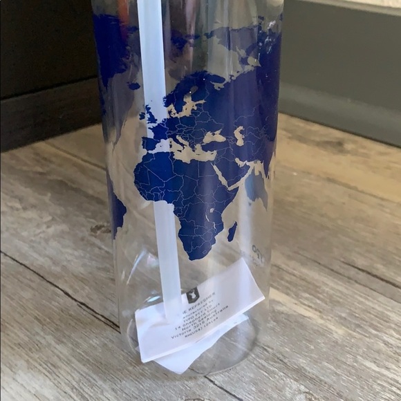 Typo The Refresher Drink World Map Water Bottle With Straw - Picture 2 of 8